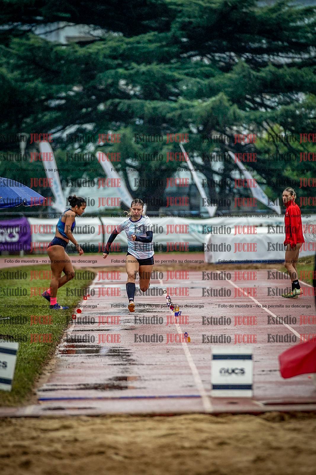 Fotos del salto en largo de mujeres