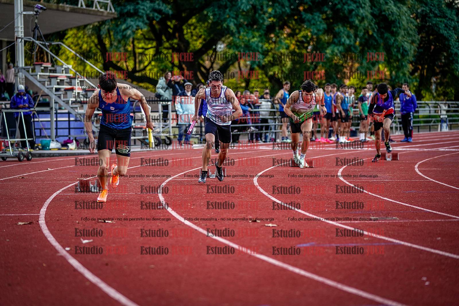 Fotos de las postas 4x400 m de varones