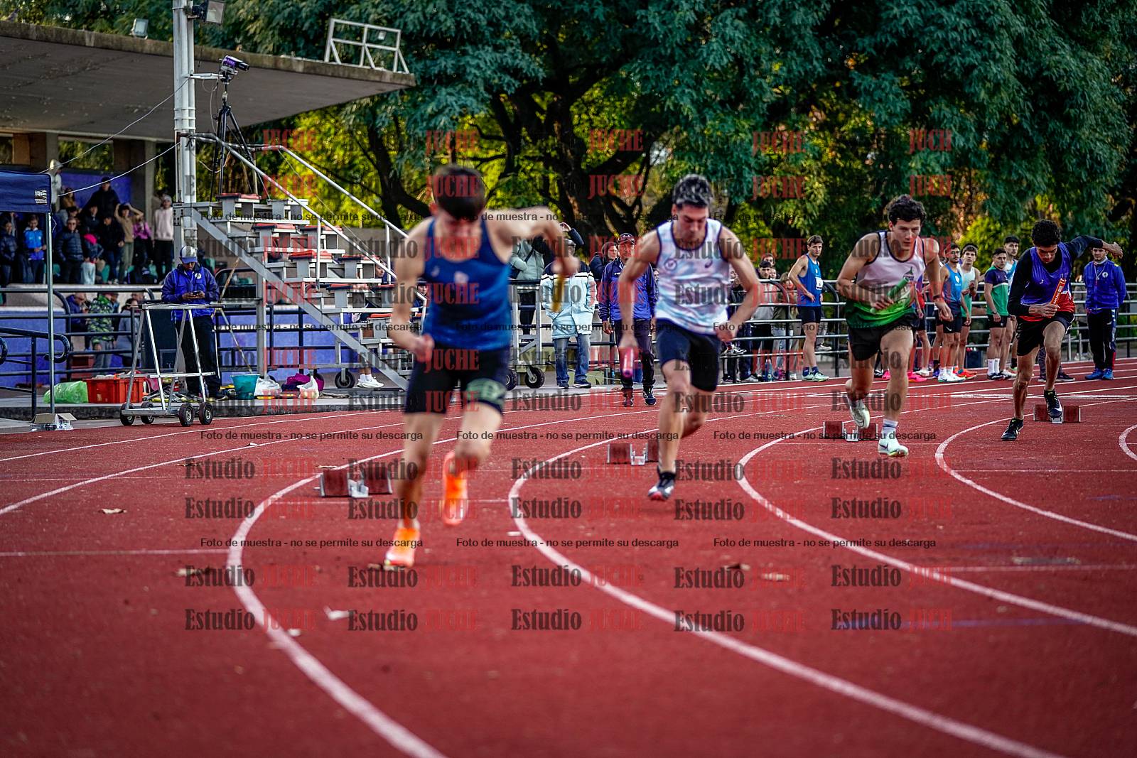 Fotos de las postas 4x400 m de varones