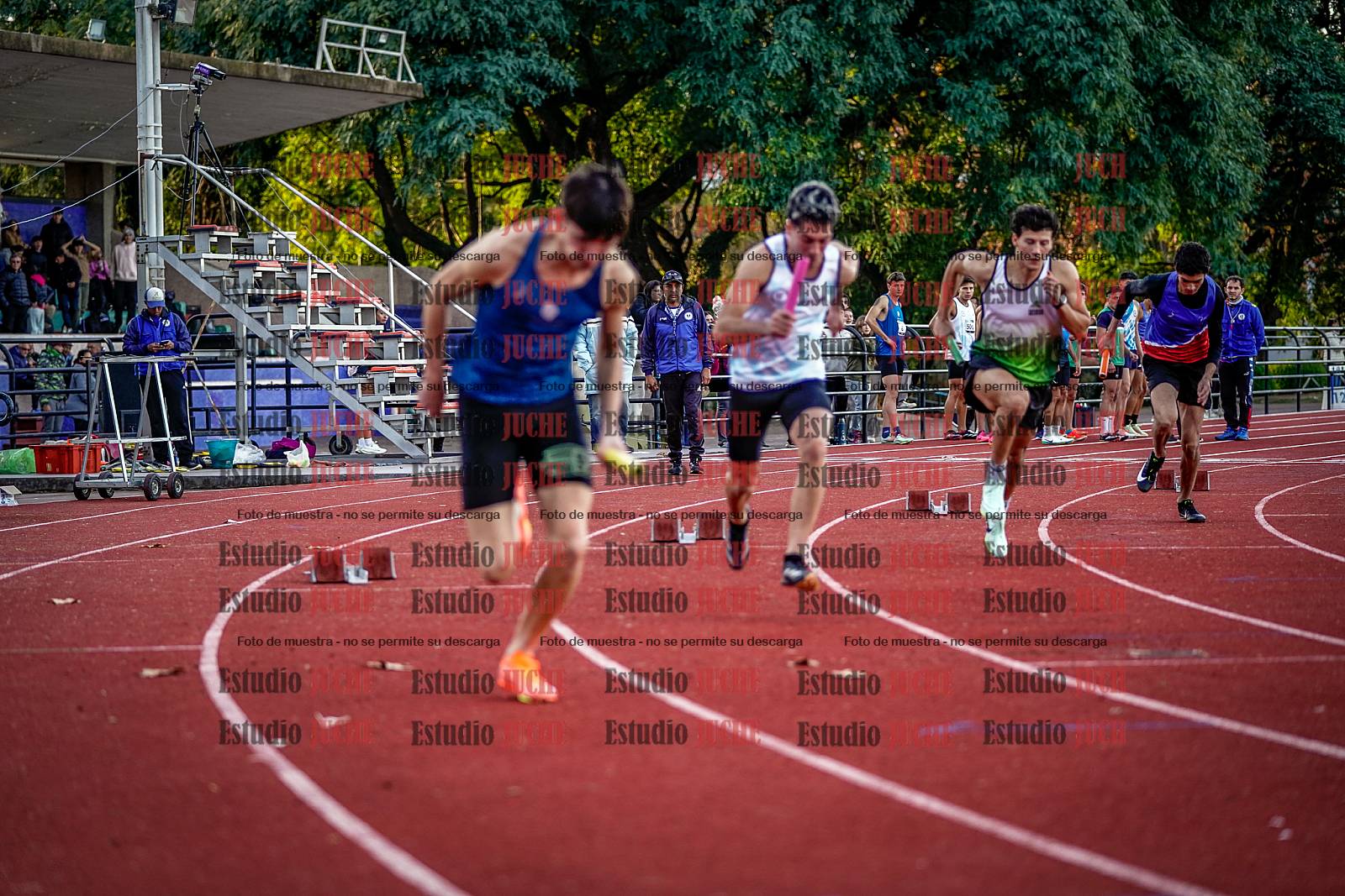 Fotos de las postas 4x400 m de varones