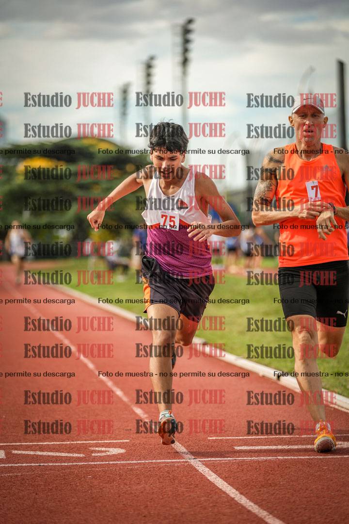 Fotos de los 800 m llanos de varones