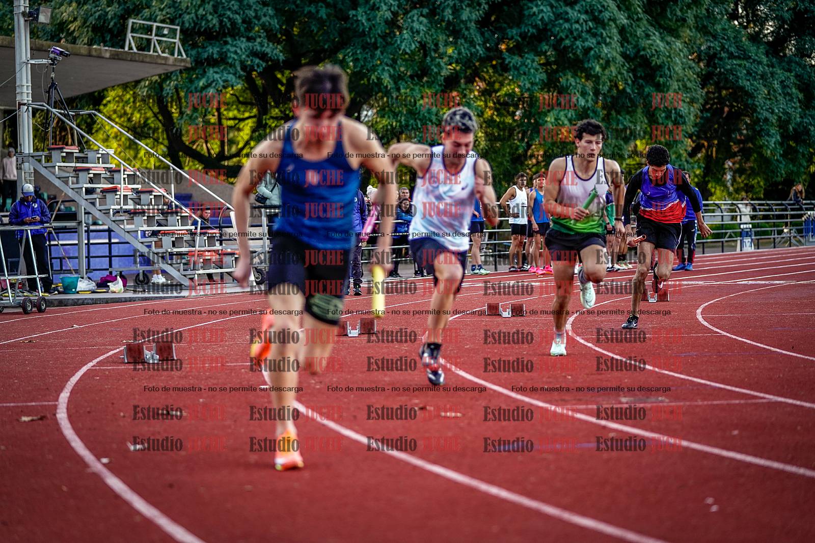 Fotos de las postas 4x400 m de varones