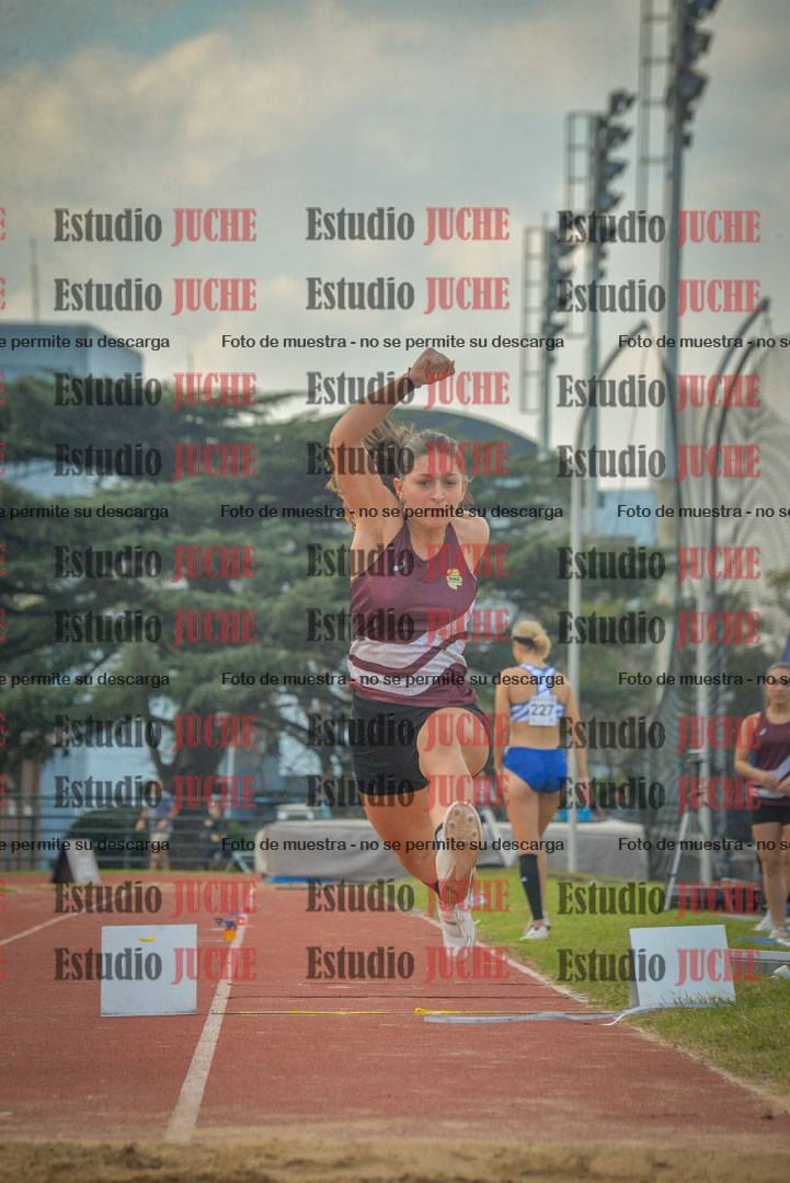 Fotos del salto en largo de mujeres