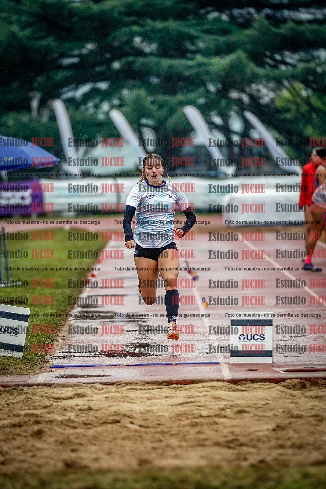 Fotos del salto en largo de mujeres