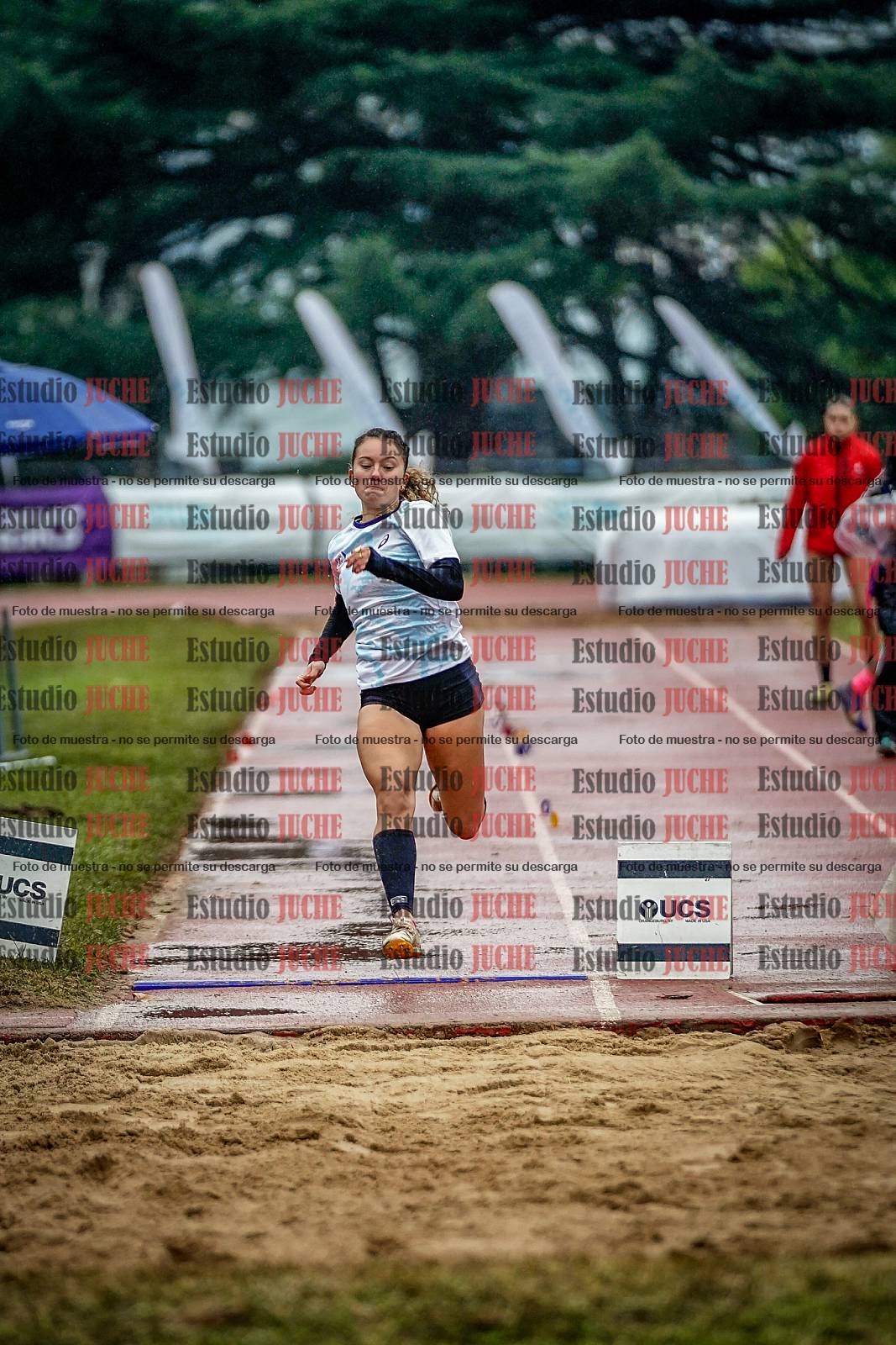 Fotos del salto en largo de mujeres