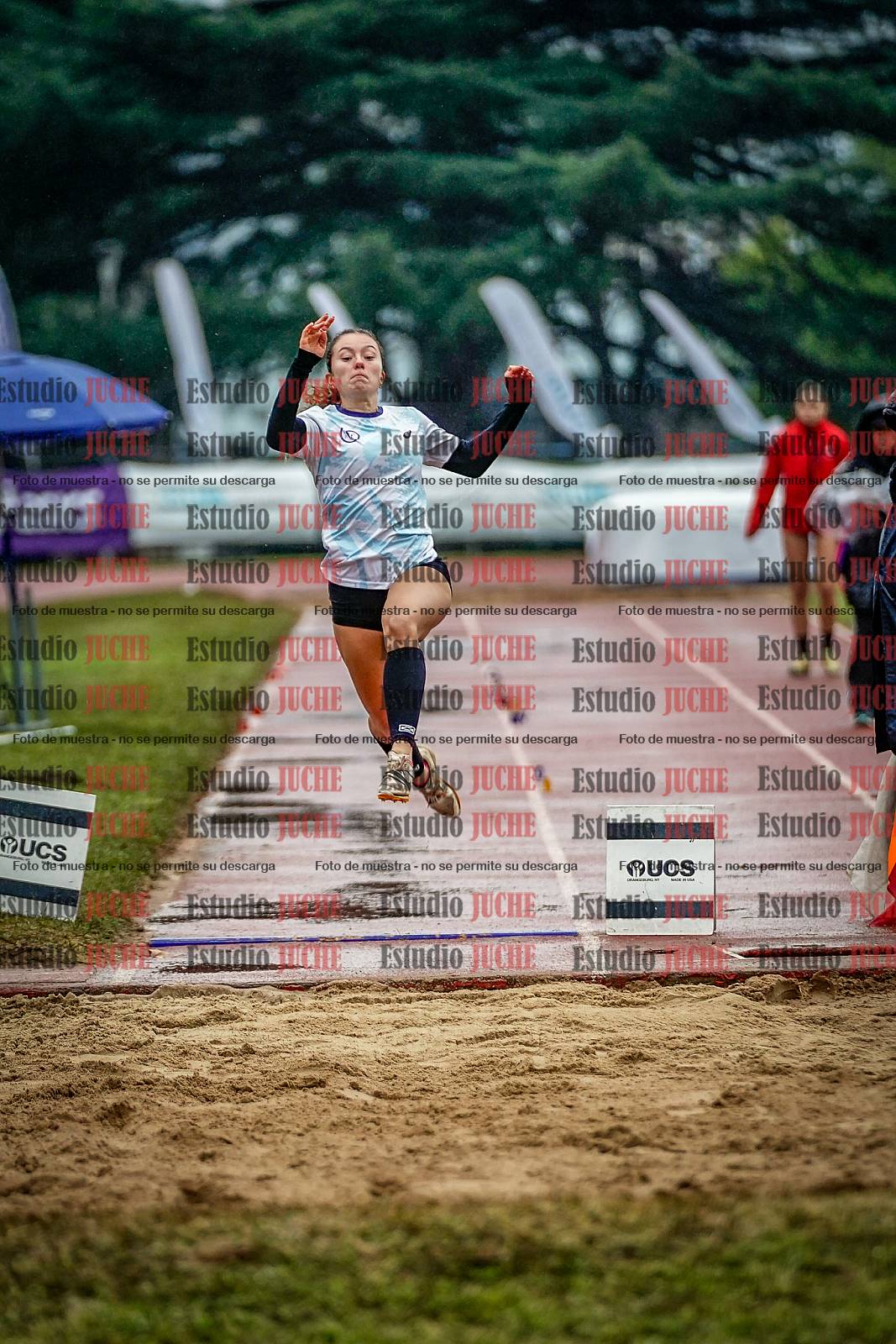 Fotos del salto en largo de mujeres