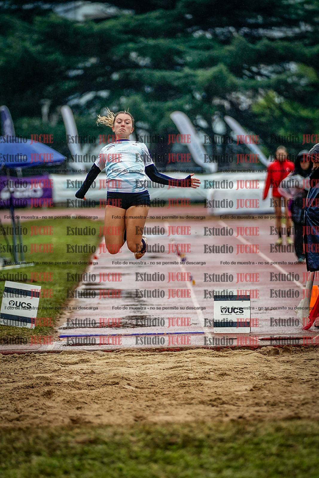 Fotos del salto en largo de mujeres