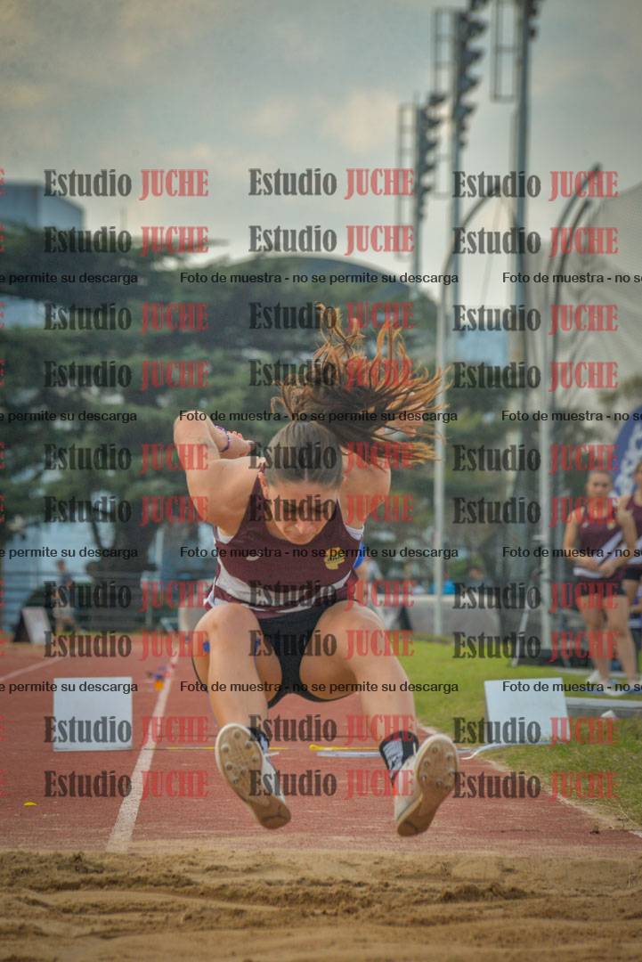 Fotos del salto en largo de mujeres