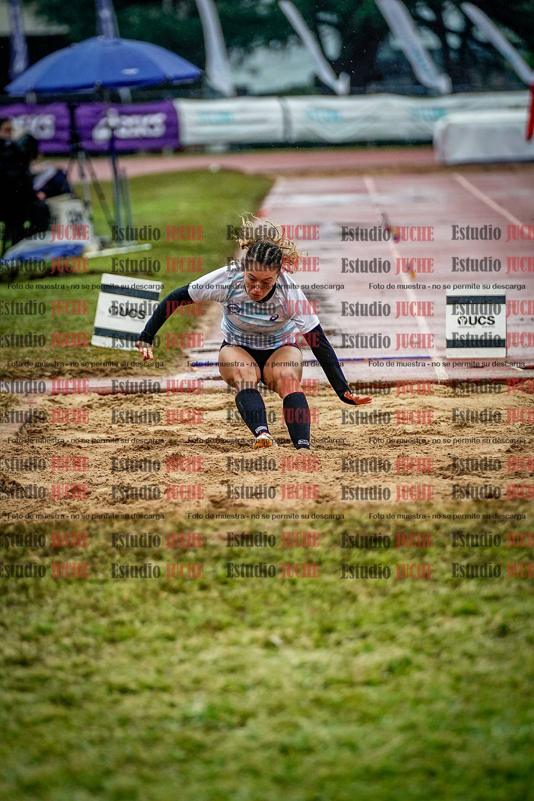 Fotos del salto en largo de mujeres
