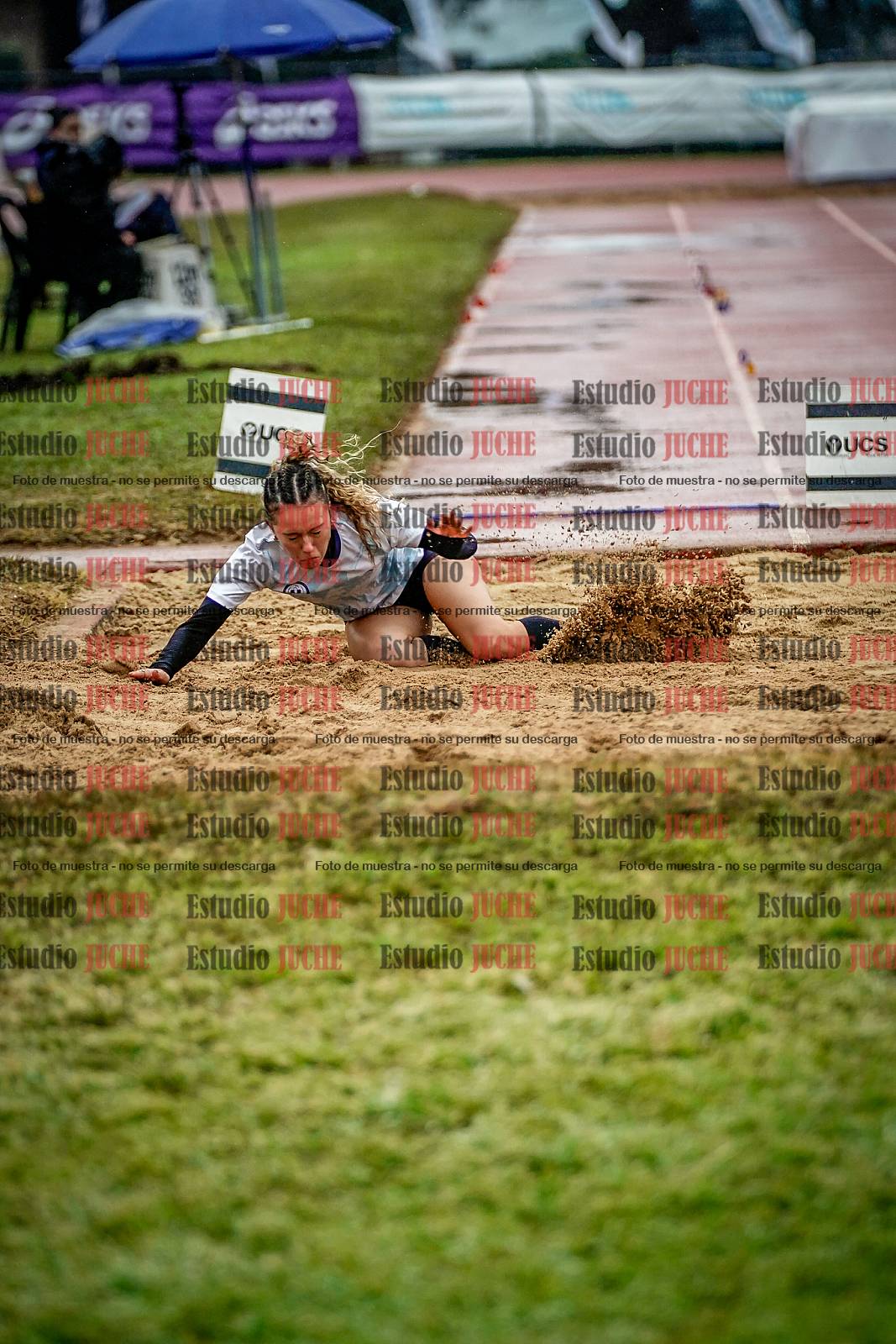 Fotos del salto en largo de mujeres