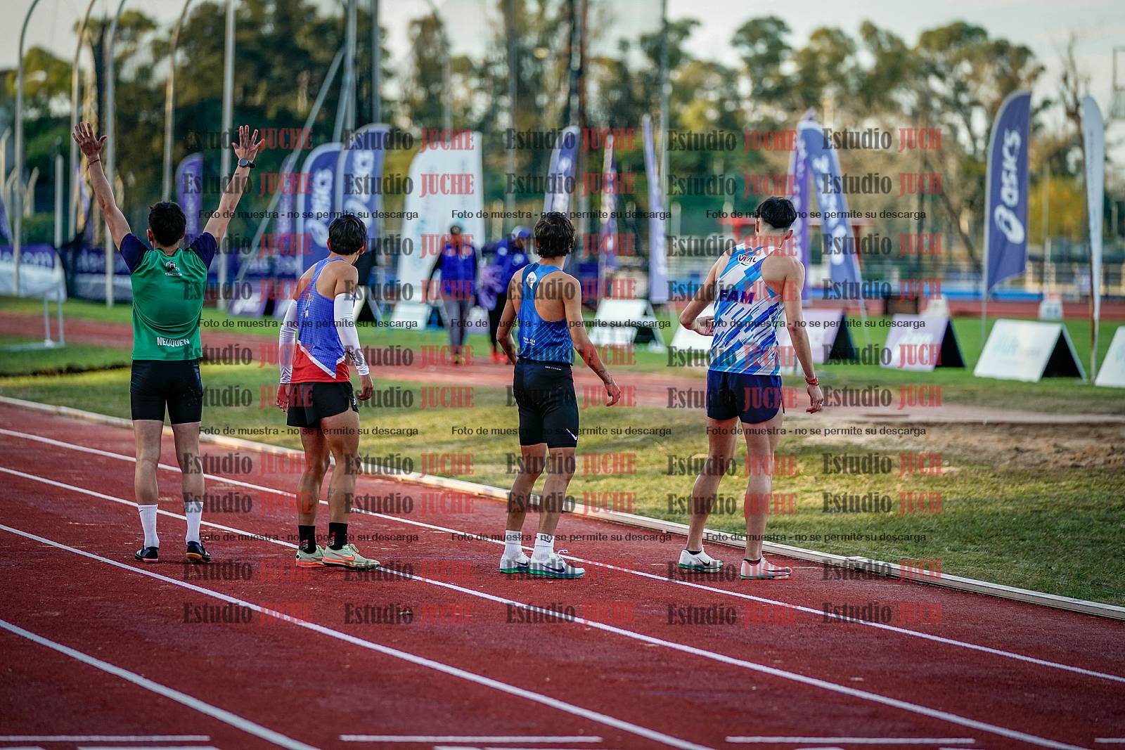 Fotos de las postas 4x400 m de varones