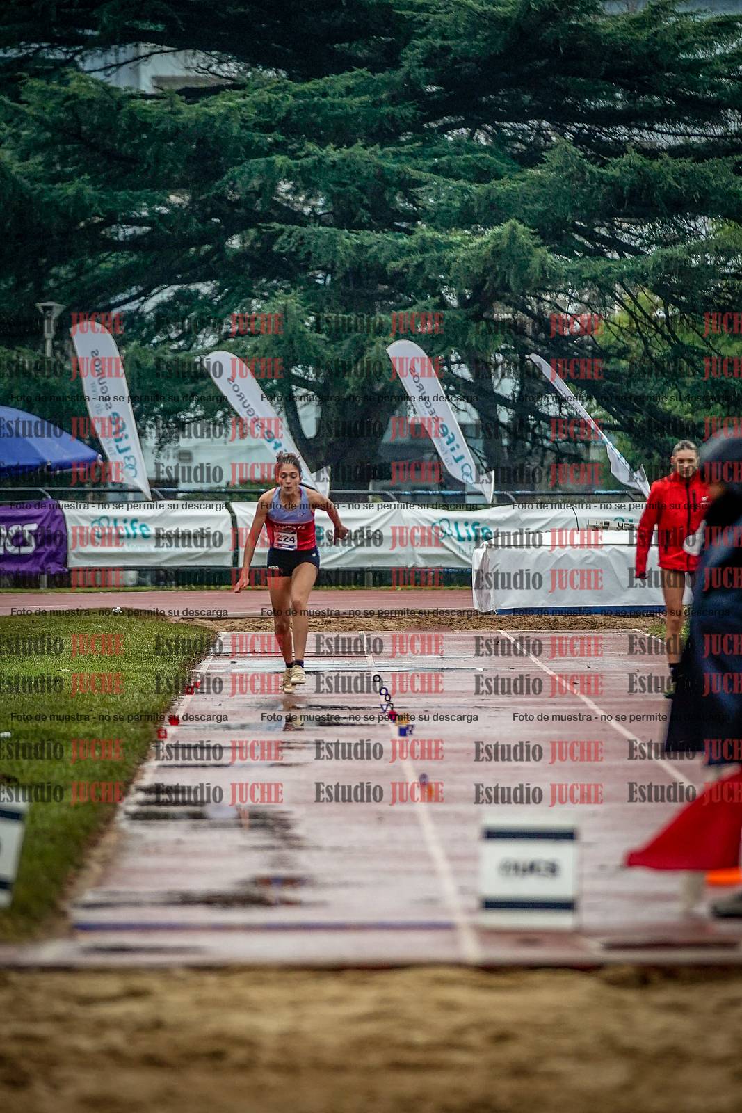 Fotos del salto en largo de mujeres