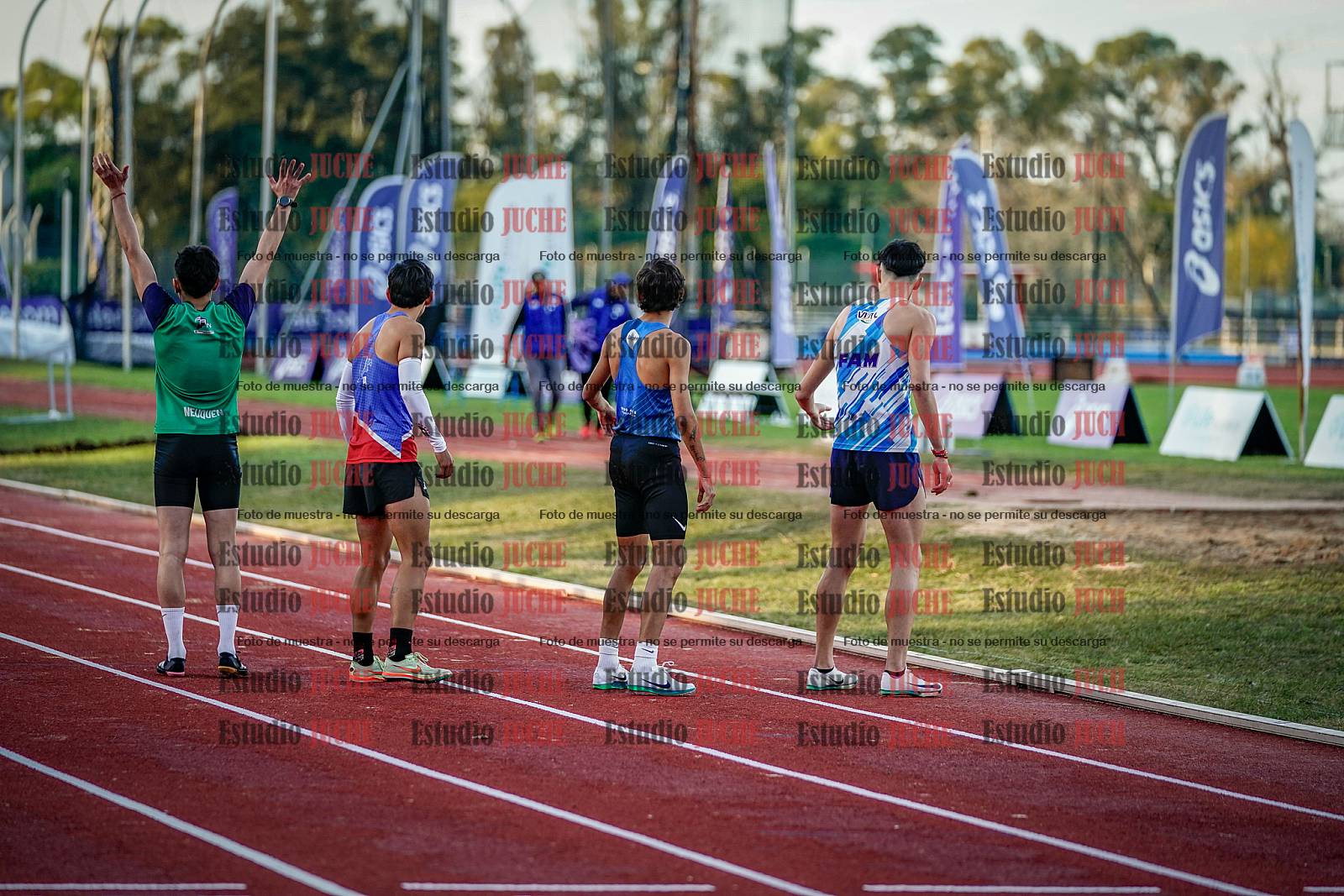 Fotos de las postas 4x400 m de varones