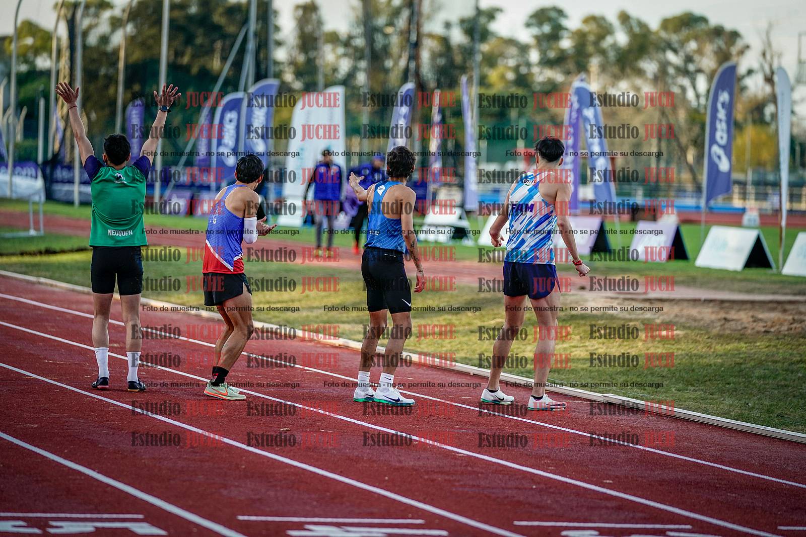 Fotos de las postas 4x400 m de varones