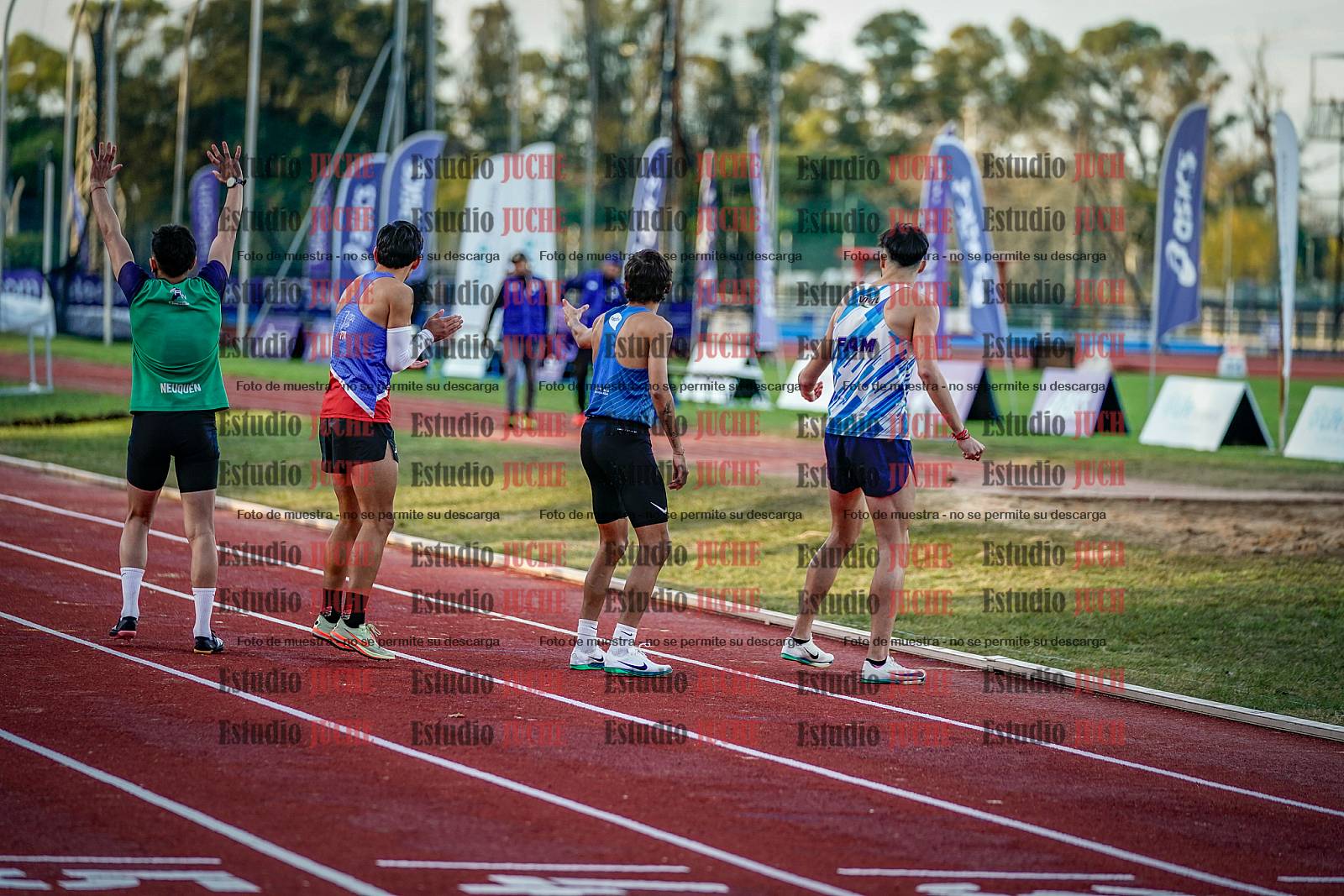 Fotos de las postas 4x400 m de varones