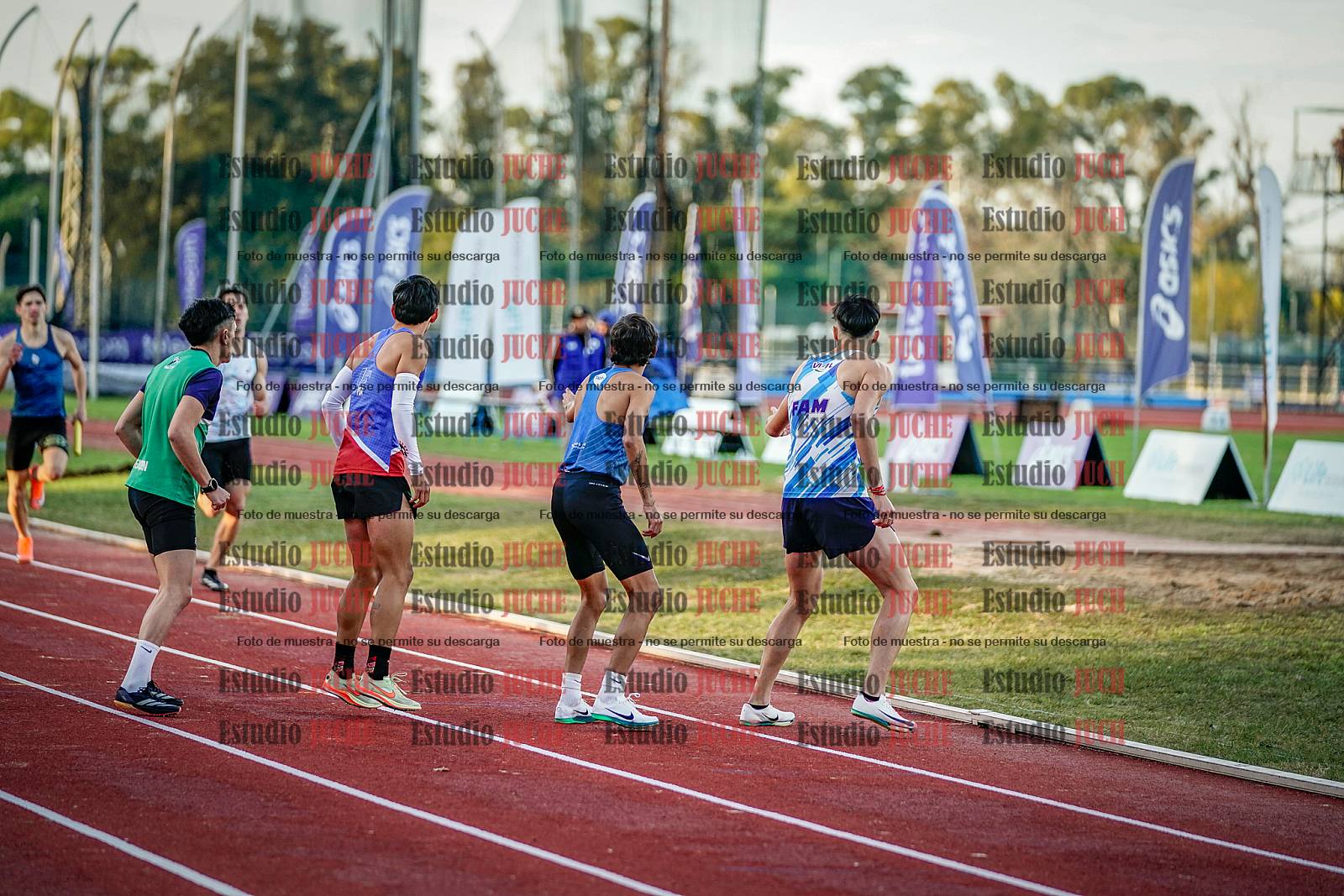 Fotos de las postas 4x400 m de varones
