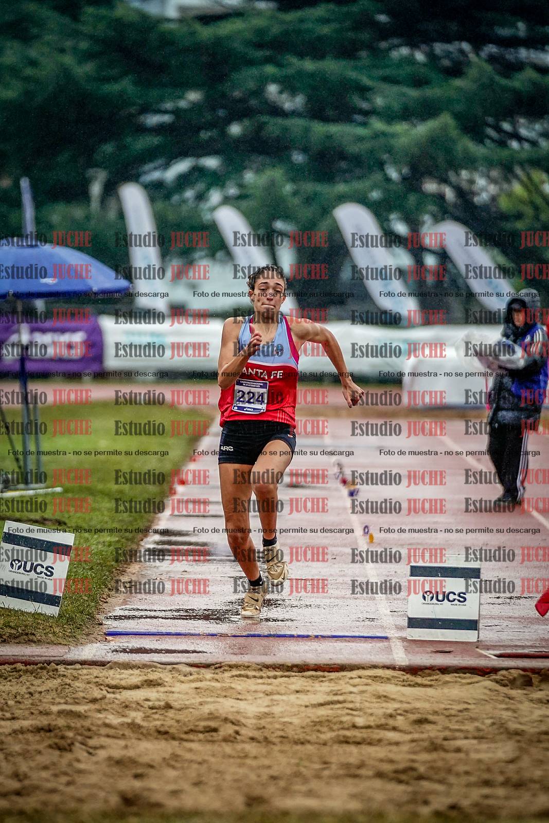 Fotos del salto en largo de mujeres