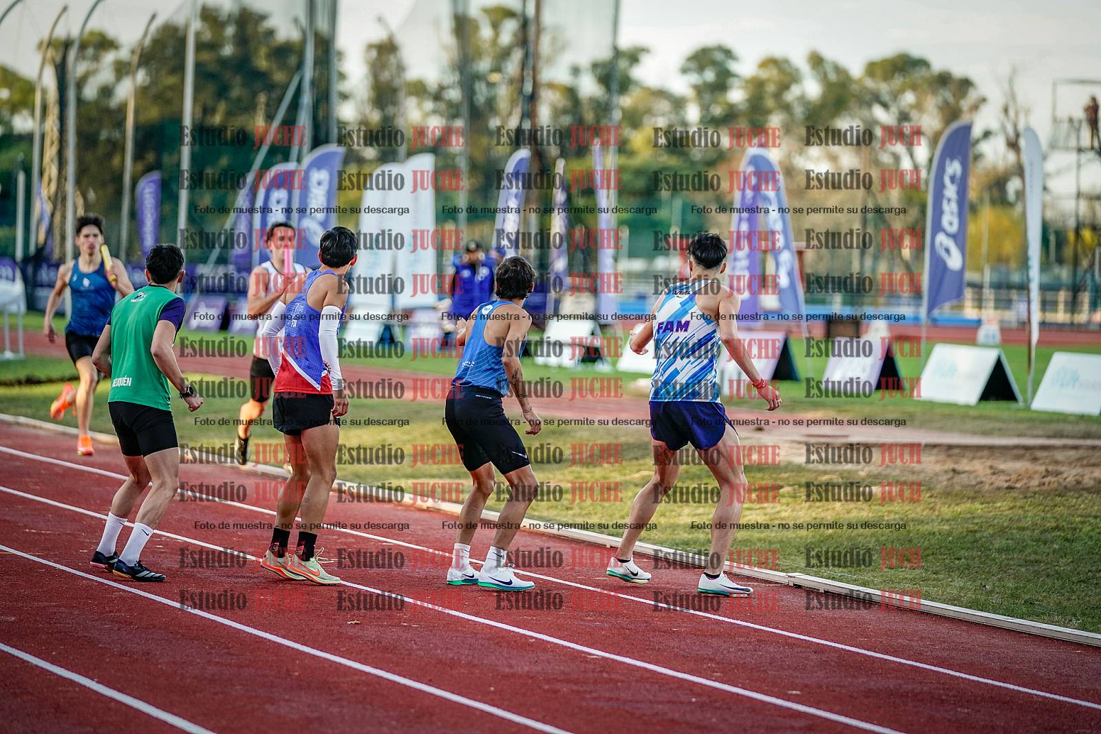 Fotos de las postas 4x400 m de varones