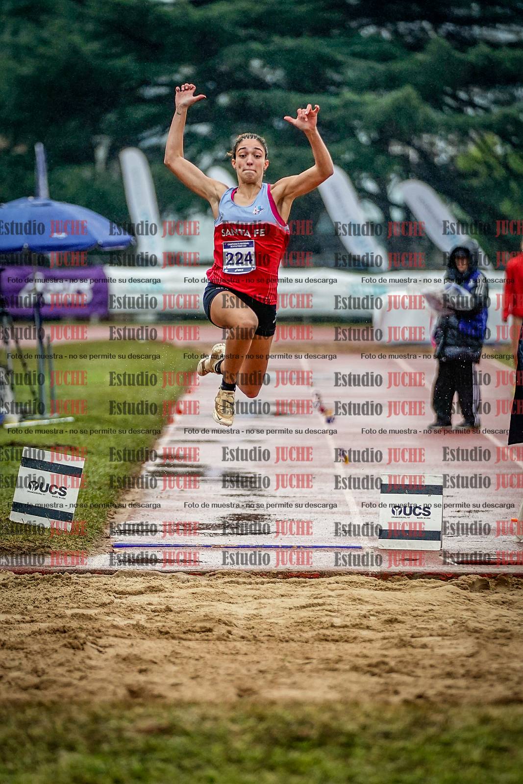 Fotos del salto en largo de mujeres
