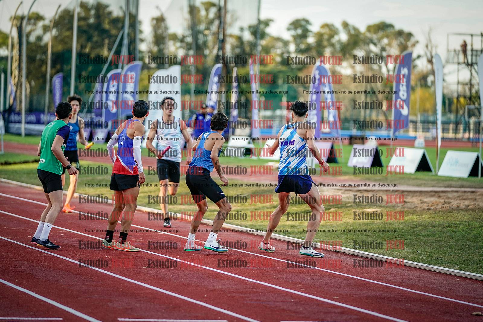 Fotos de las postas 4x400 m de varones