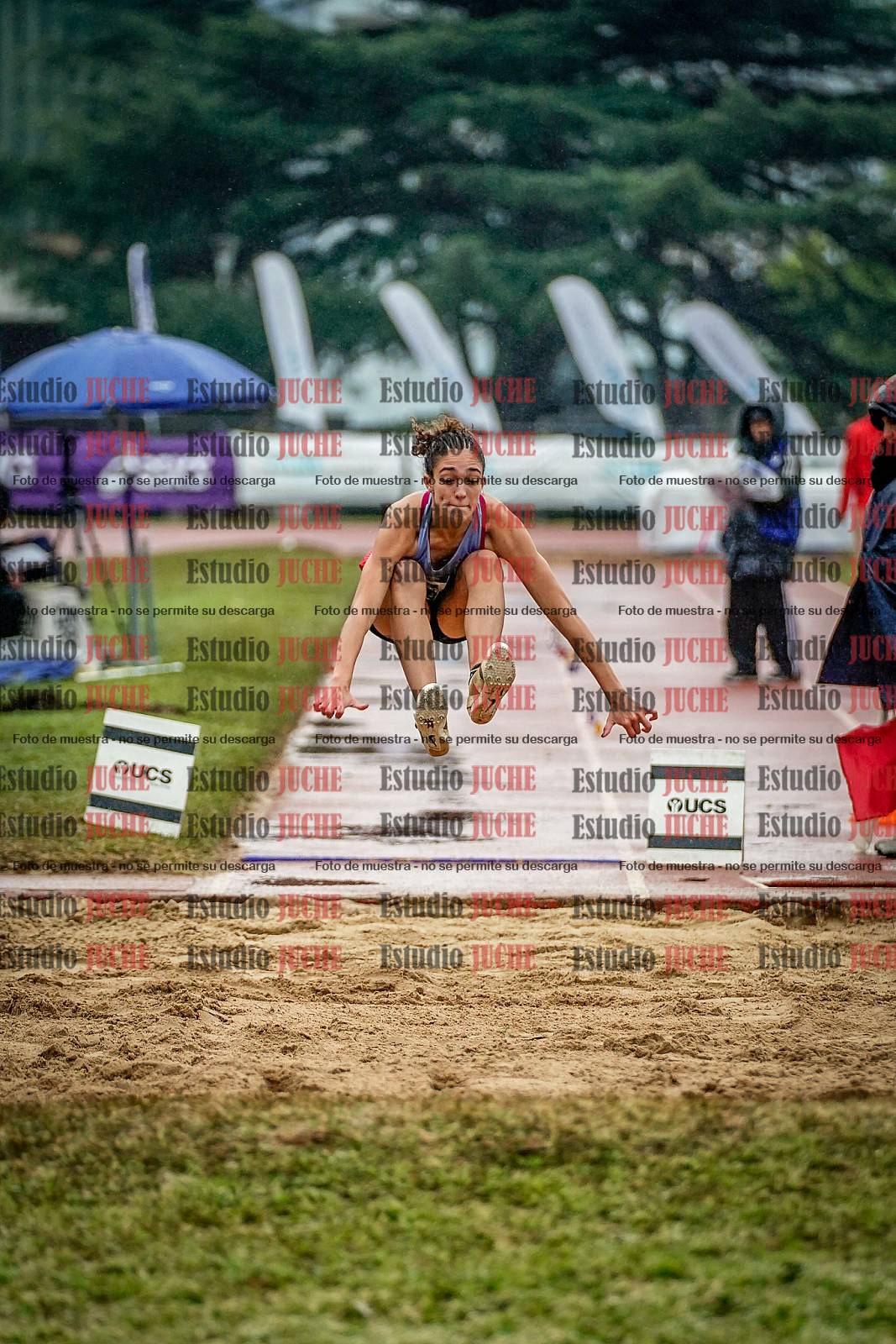 Fotos del salto en largo de mujeres