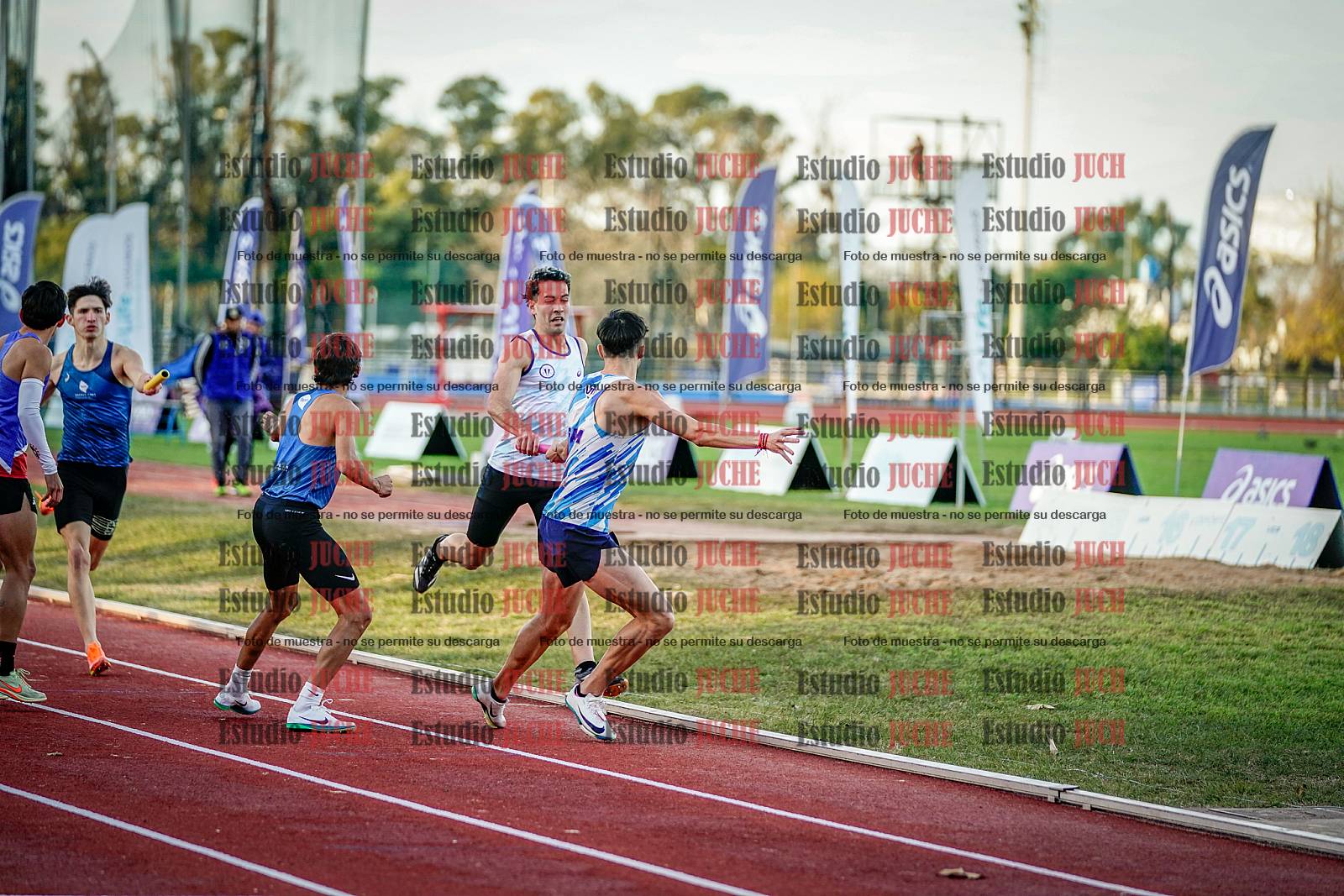 Fotos de las postas 4x400 m de varones