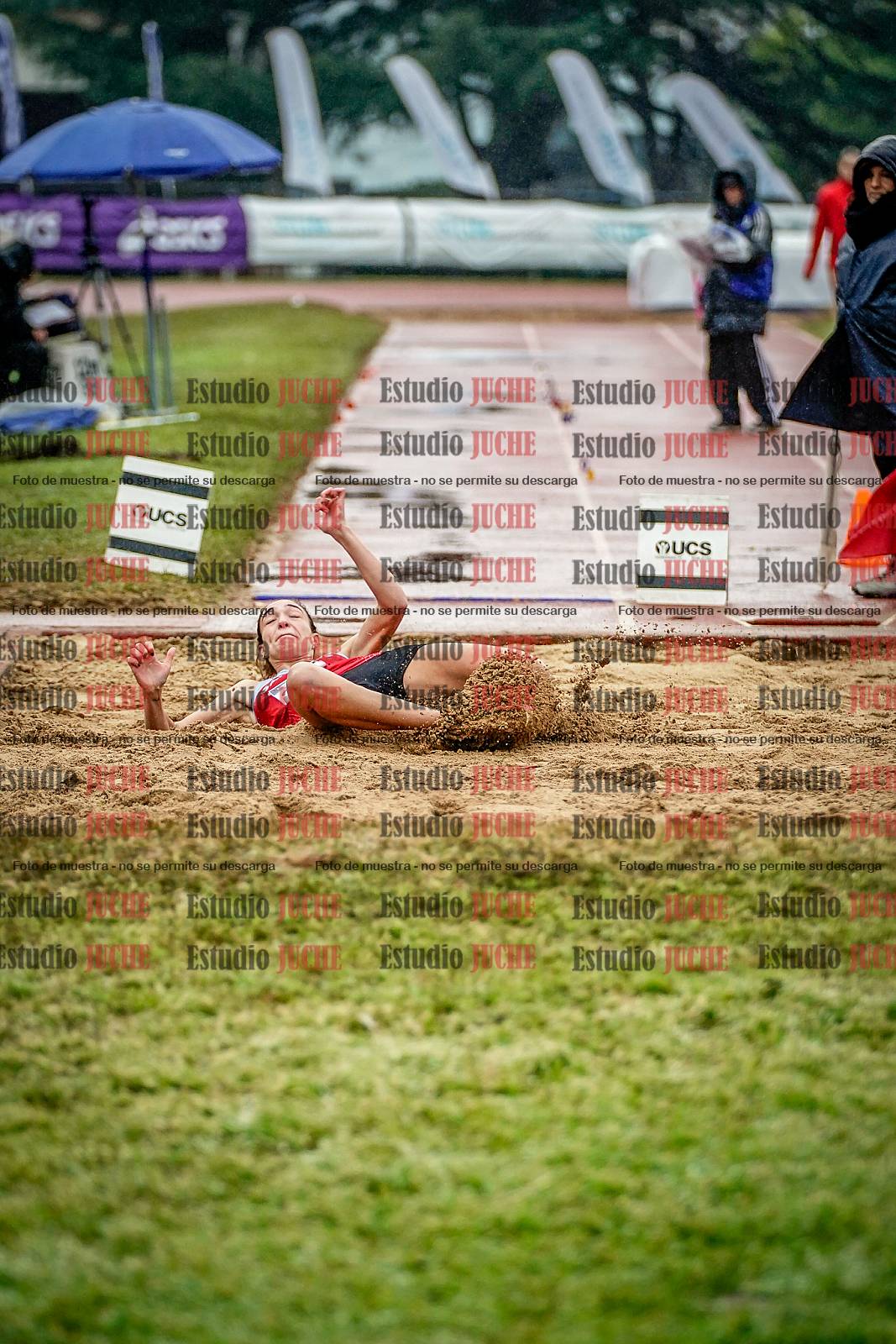 Fotos del salto en largo de mujeres