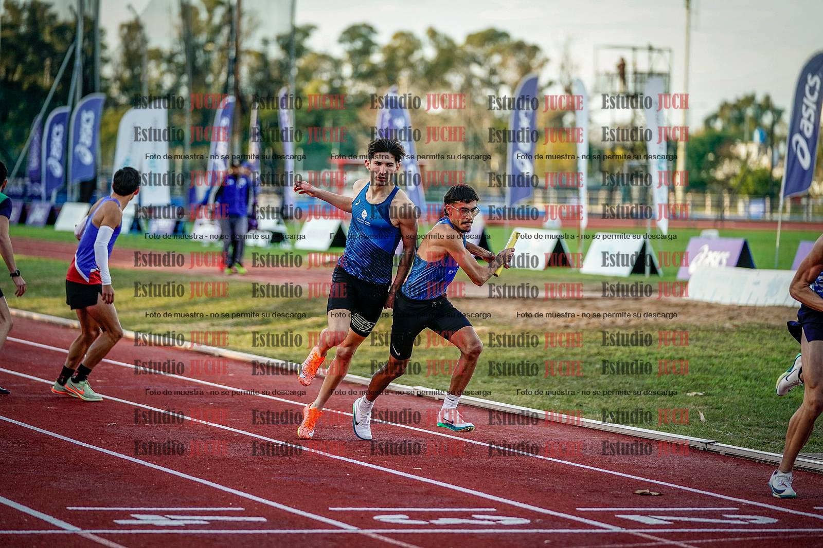 Fotos de las postas 4x400 m de varones
