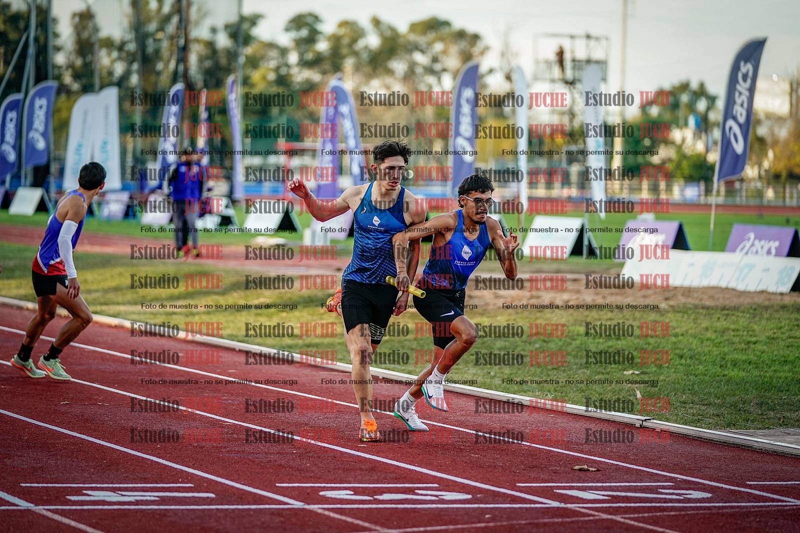 Fotos de las postas 4x400 m de varones