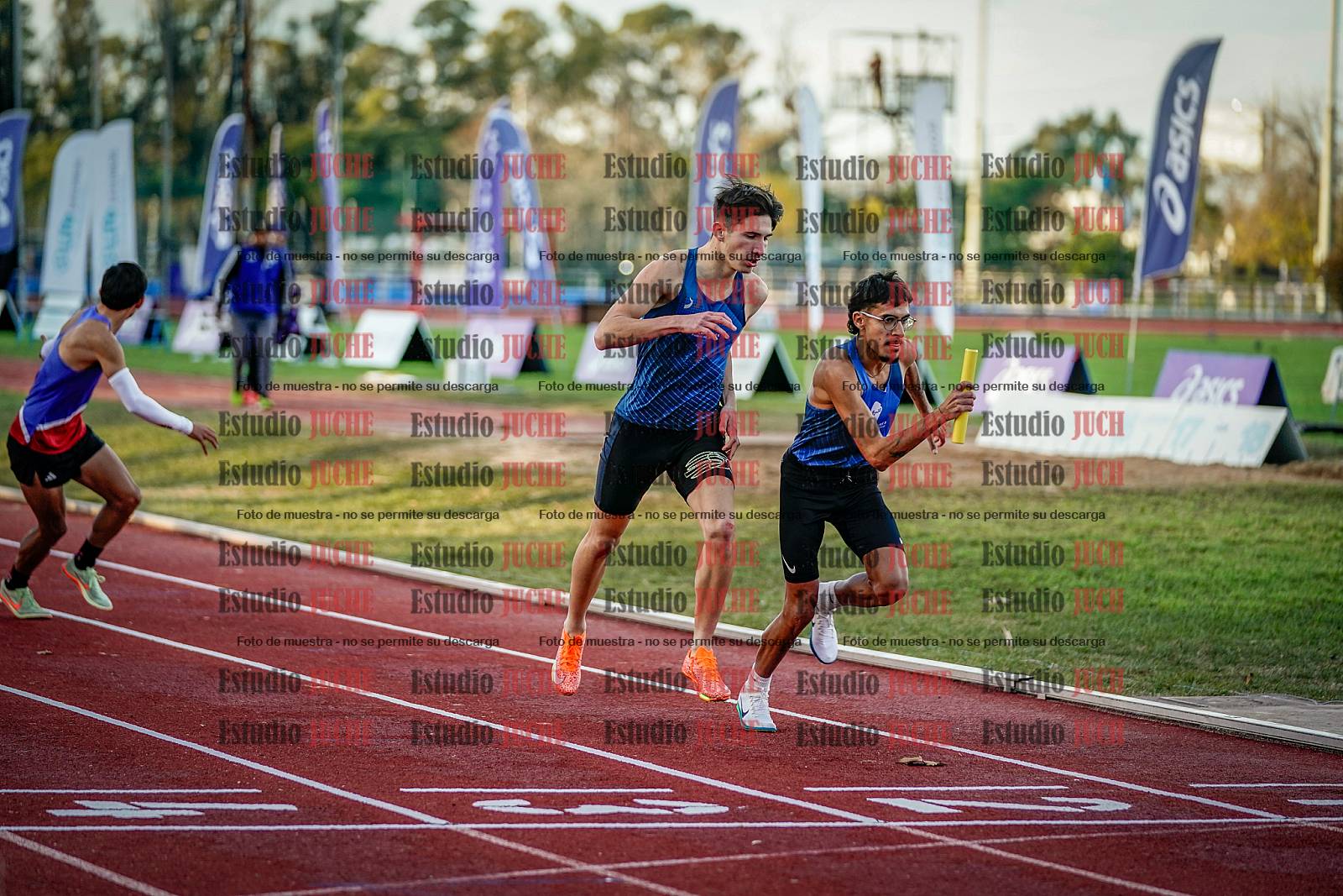 Fotos de las postas 4x400 m de varones