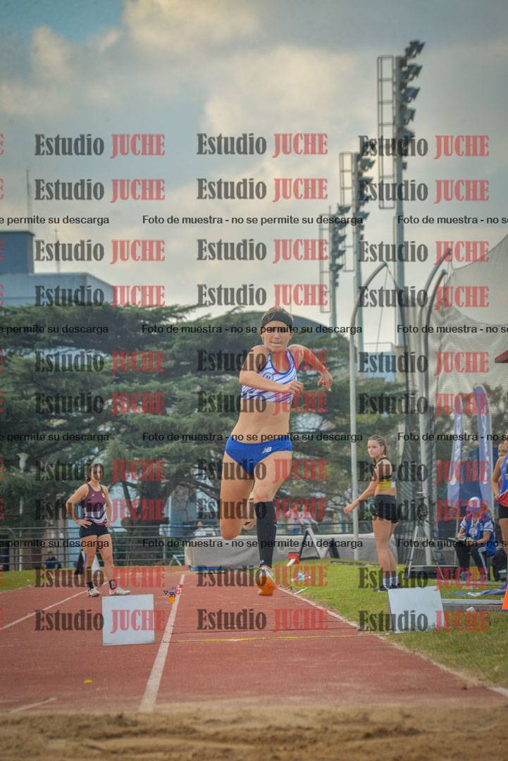 Fotos del salto en largo de mujeres
