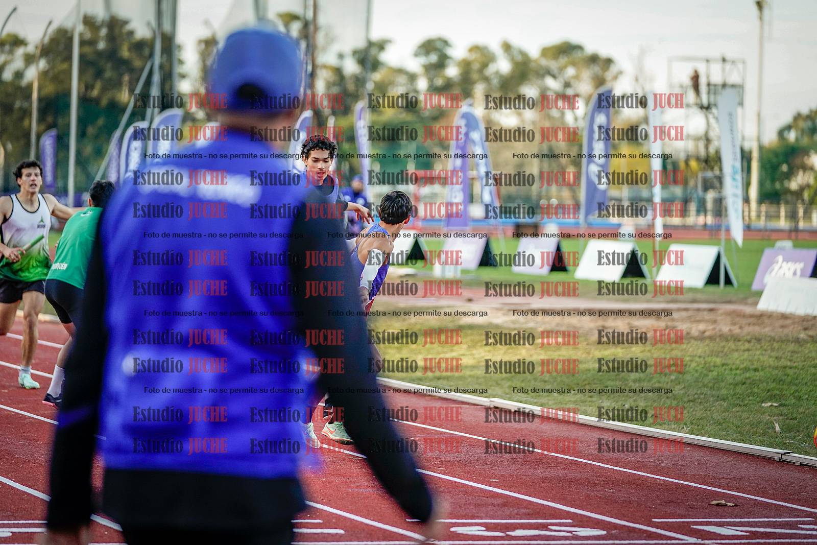 Fotos de las postas 4x400 m de varones