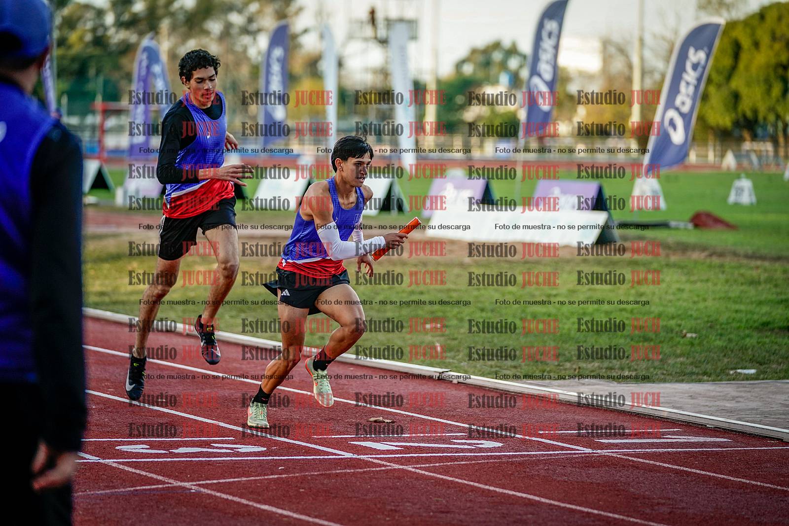 Fotos de las postas 4x400 m de varones