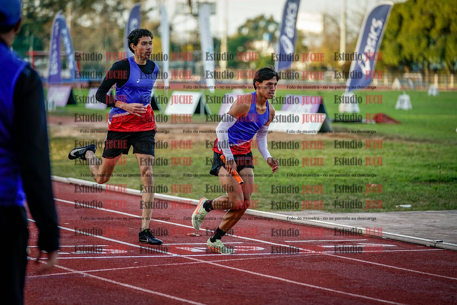 Fotos de las postas 4x400 m de varones