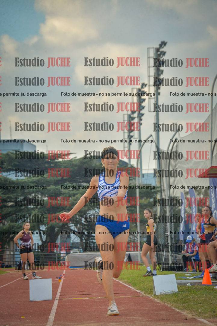 Fotos del salto en largo de mujeres