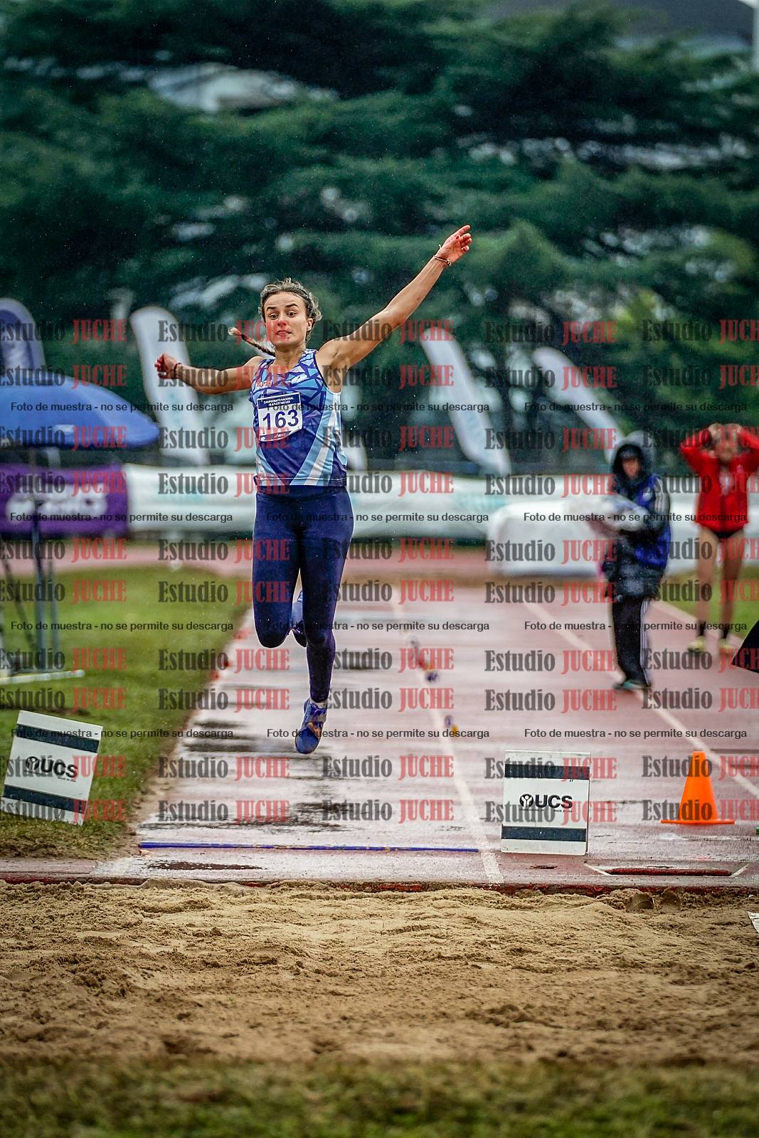 Fotos del salto en largo de mujeres