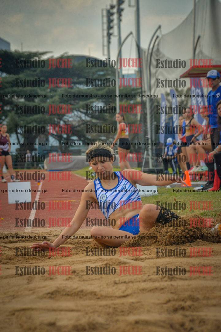 Fotos del salto en largo de mujeres
