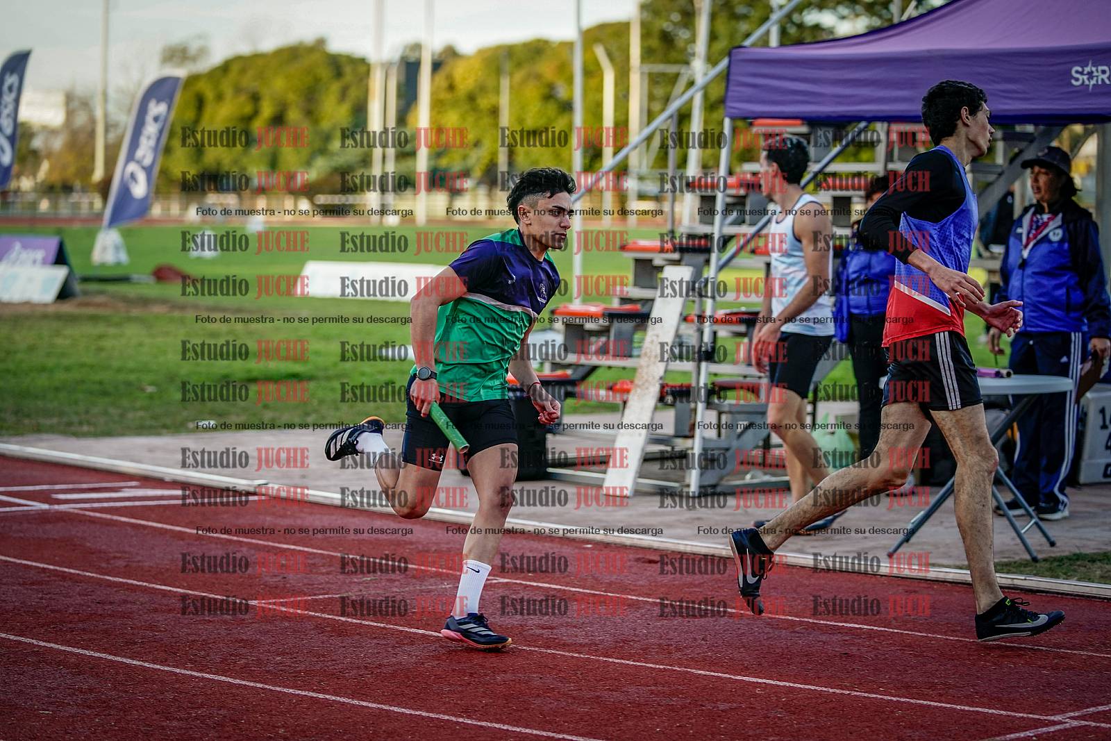 Fotos de las postas 4x400 m de varones