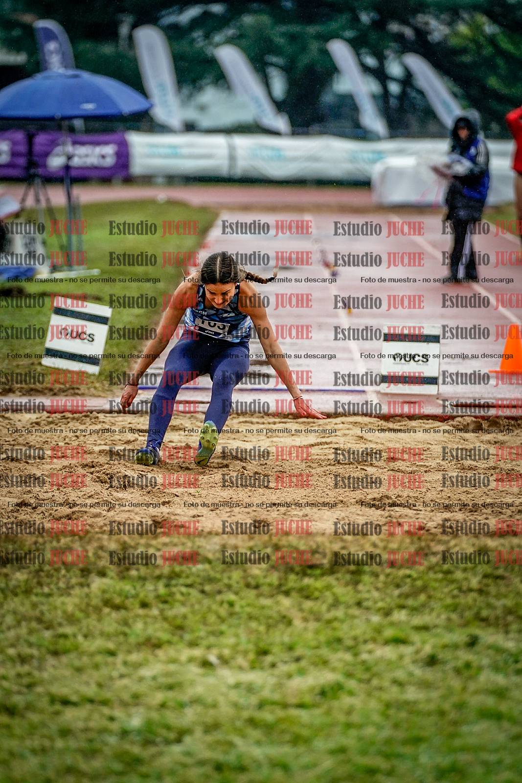Fotos del salto en largo de mujeres