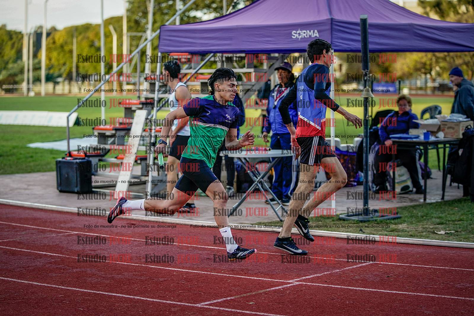 Fotos de las postas 4x400 m de varones