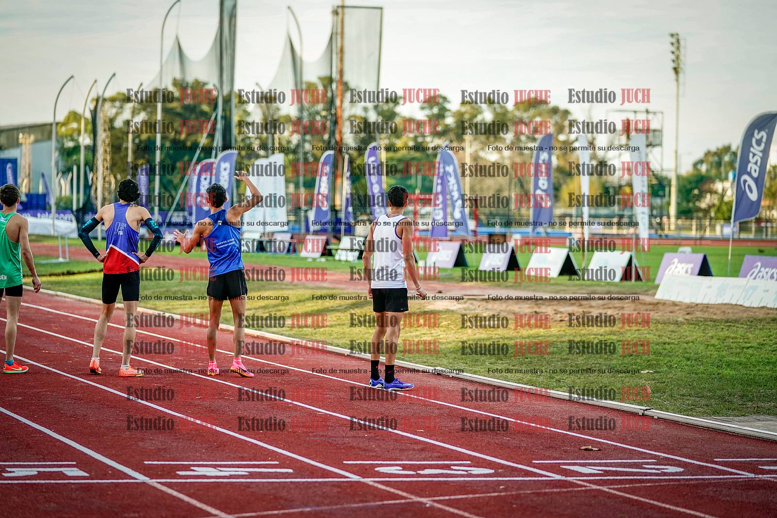 Fotos de las postas 4x400 m de varones