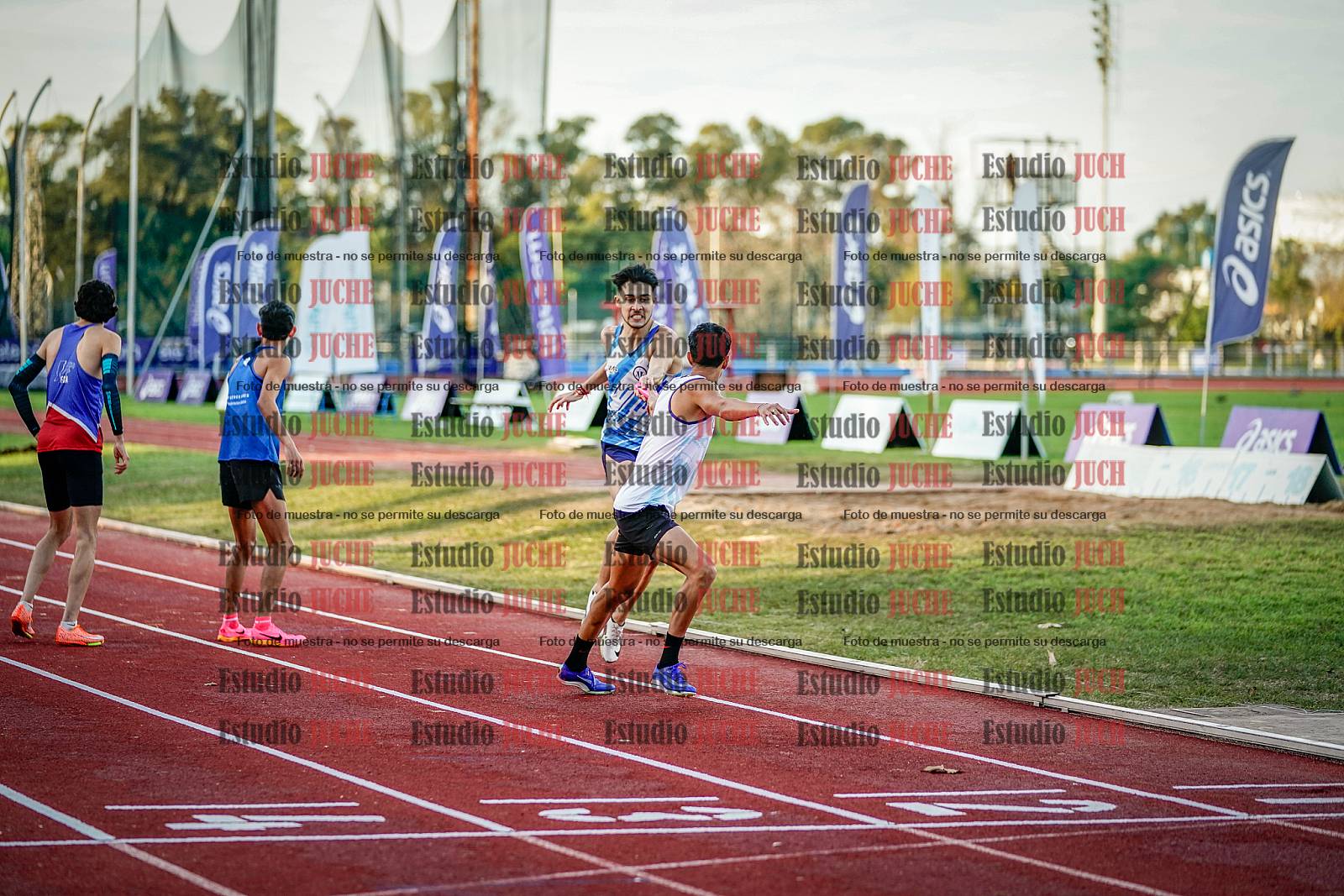Fotos de las postas 4x400 m de varones