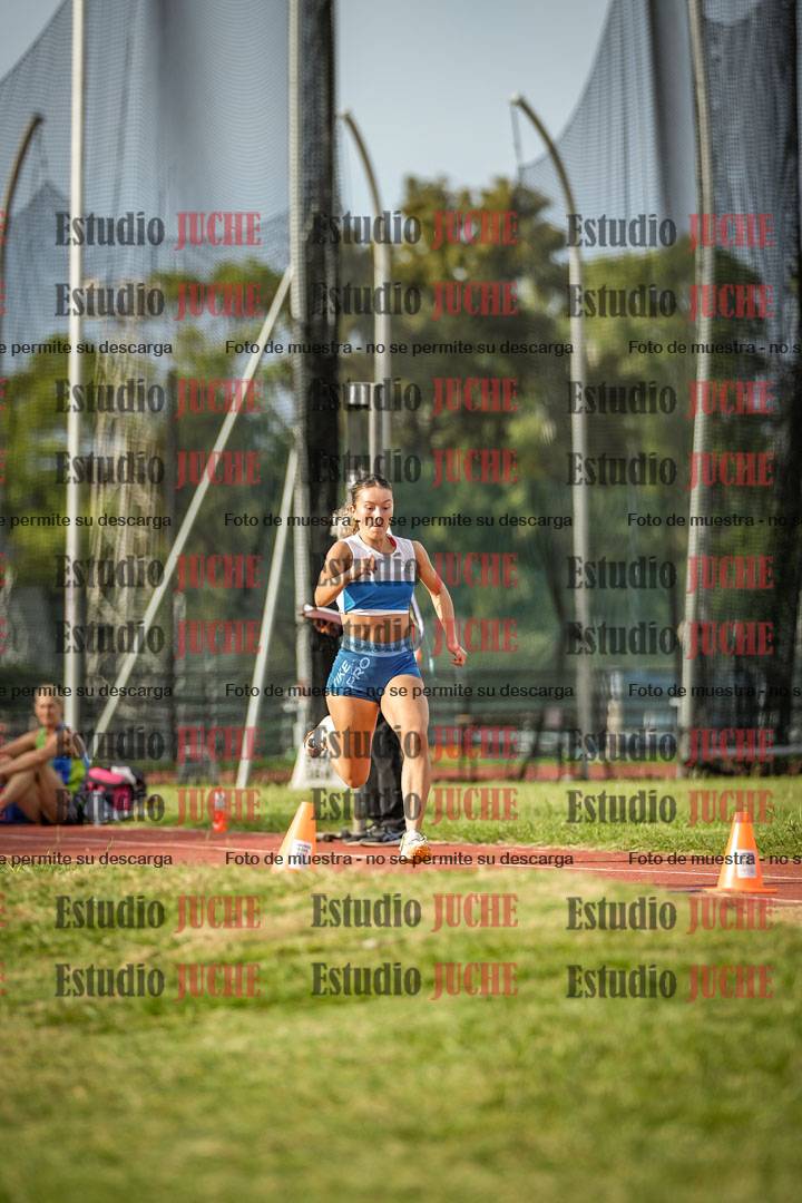 Fotos del salto en largo de mujeres - mayores