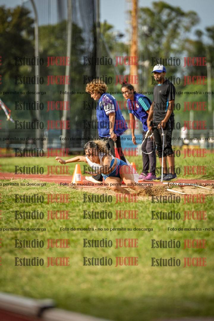 Fotos del salto en largo de mujeres - mayores