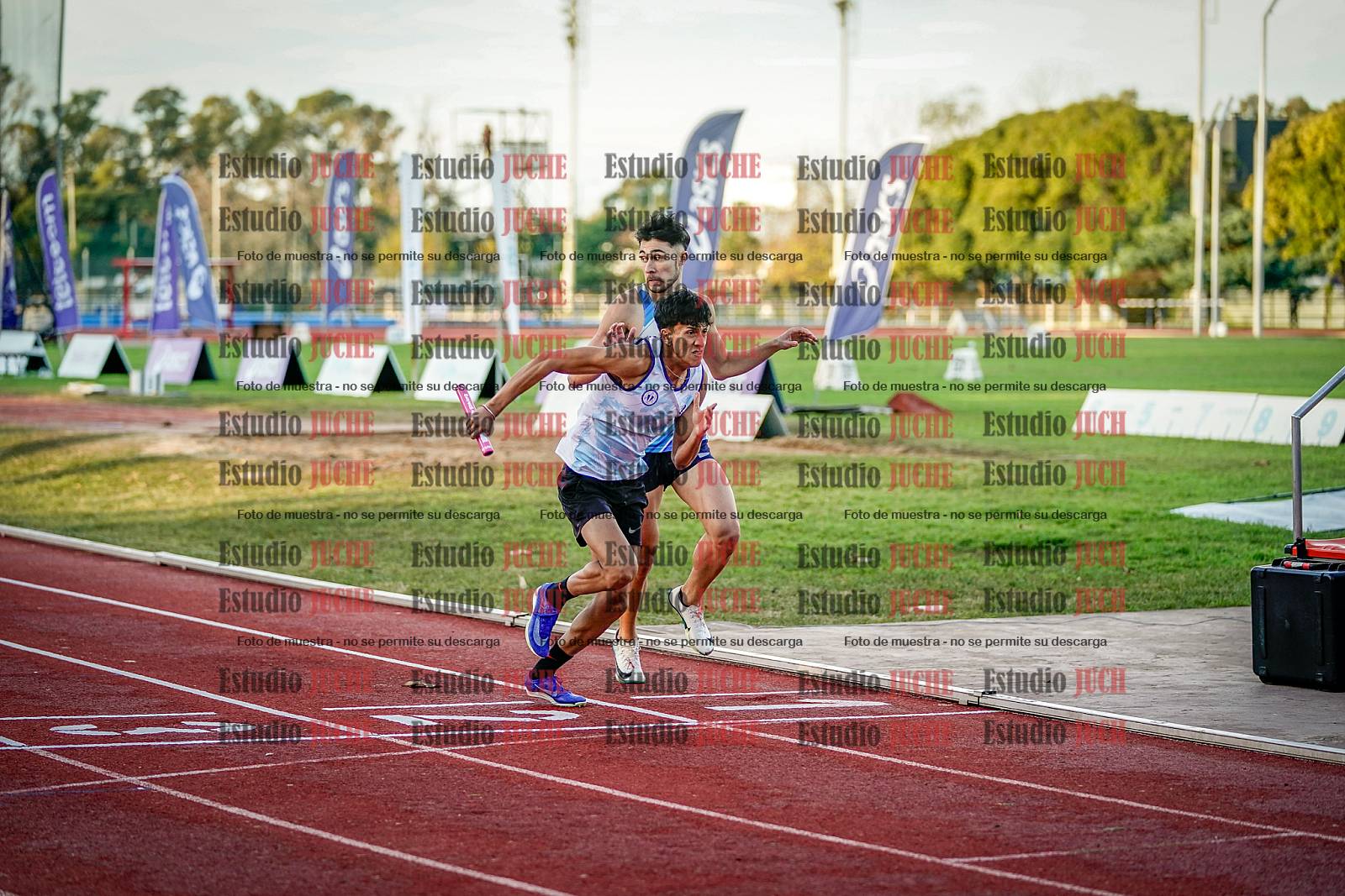 Fotos de las postas 4x400 m de varones