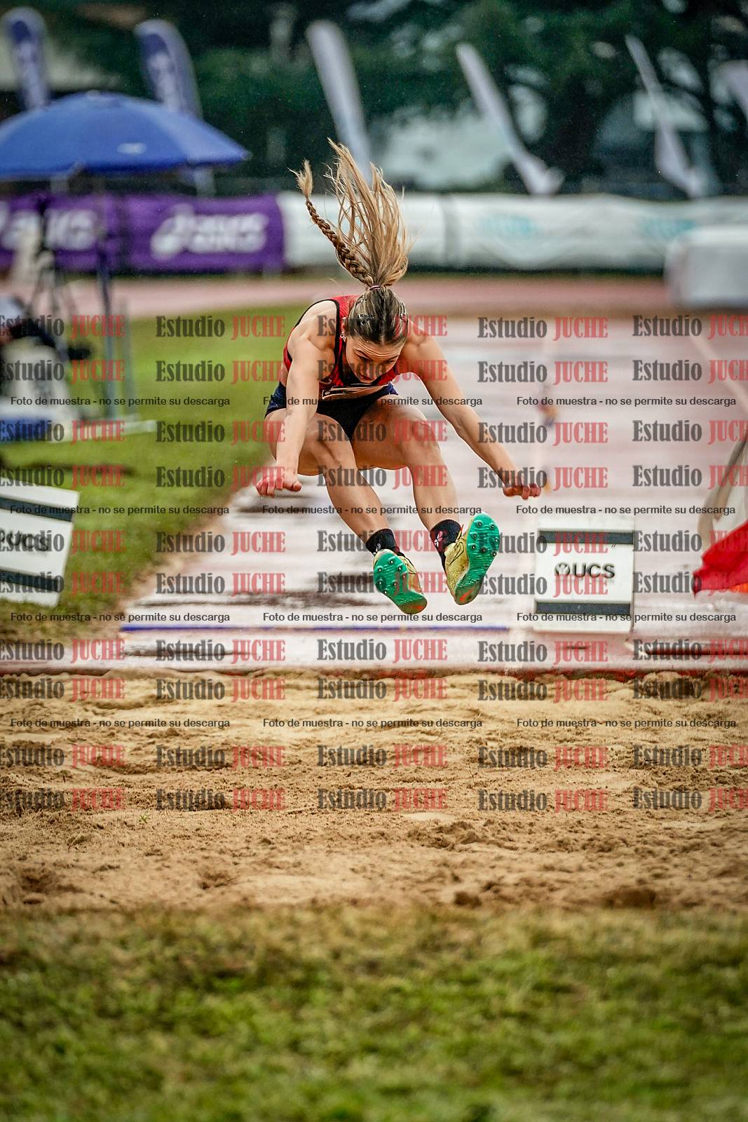 Fotos del salto en largo de mujeres