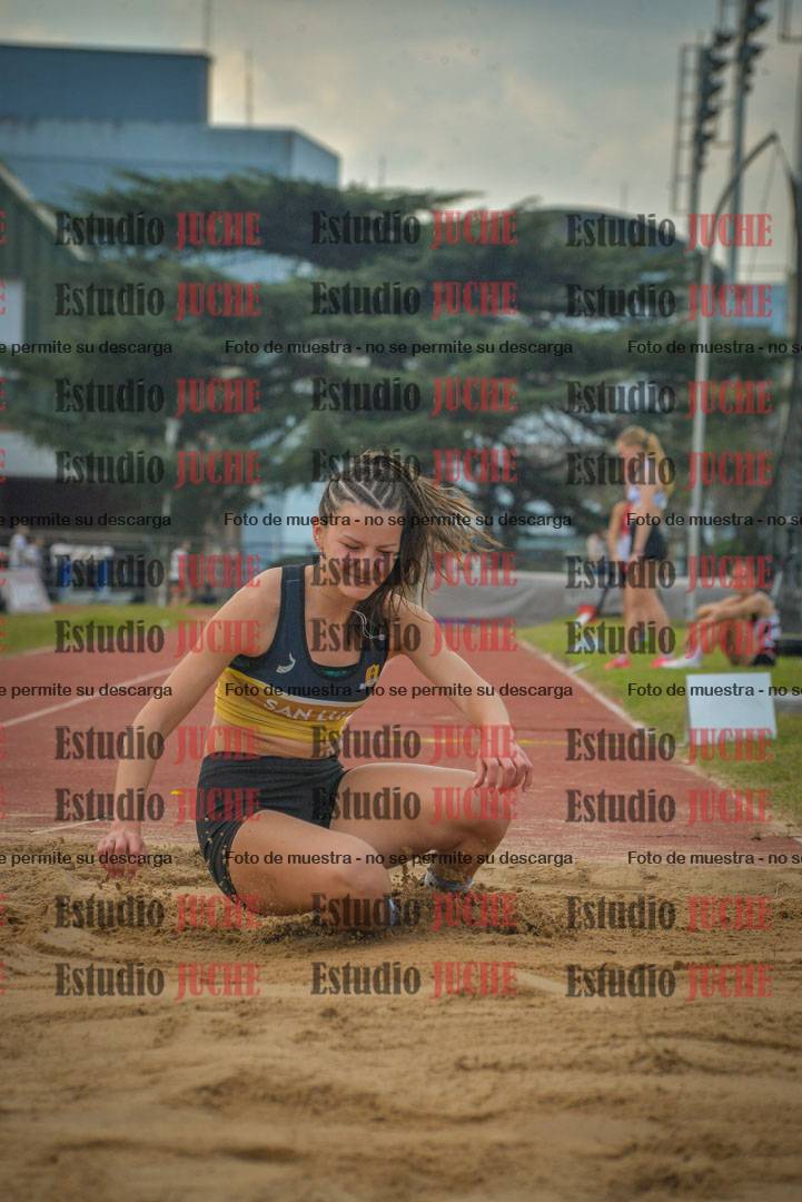 Fotos del salto en largo de mujeres