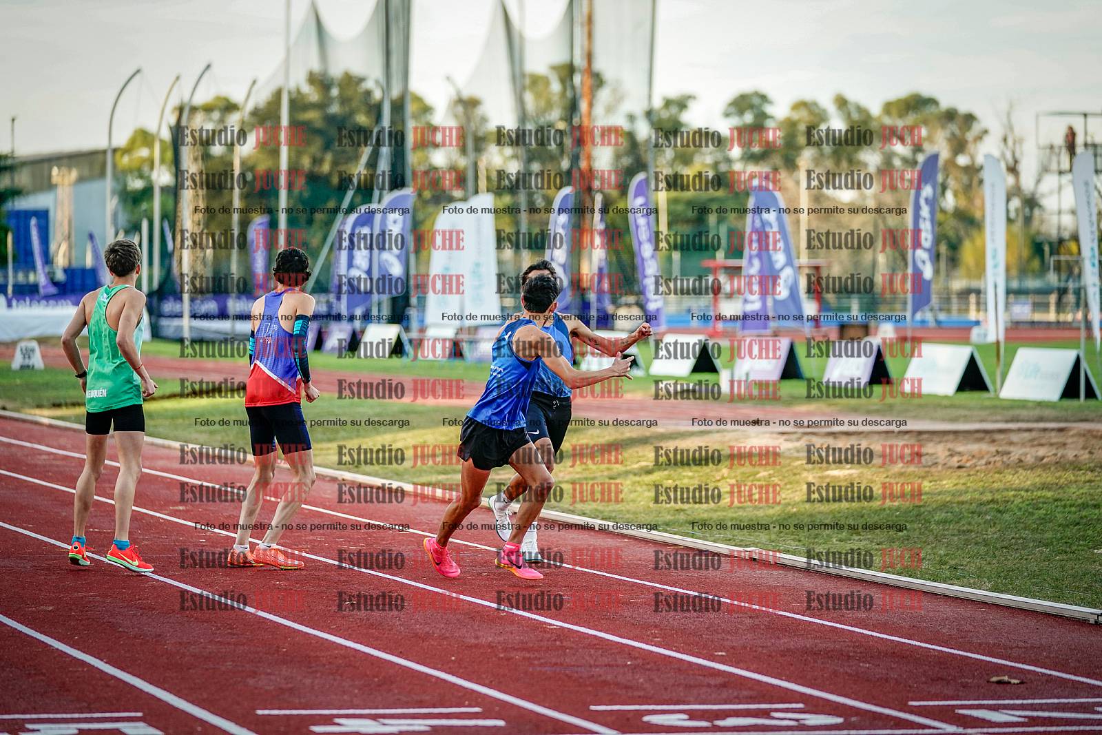 Fotos de las postas 4x400 m de varones