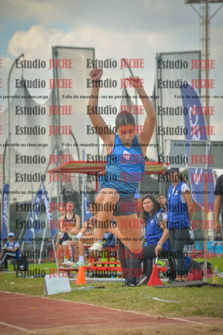 Fotos del salto en largo de mujeres