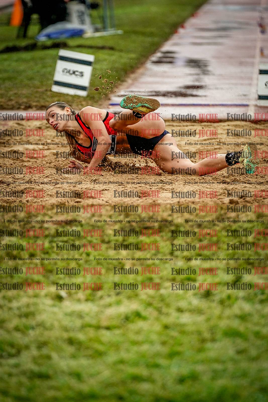 Fotos del salto en largo de mujeres
